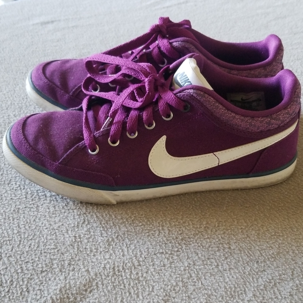 Women's Nike shoes size 7